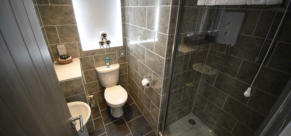 Our self catering apartment accommodation in Portree contains a modern bathroom