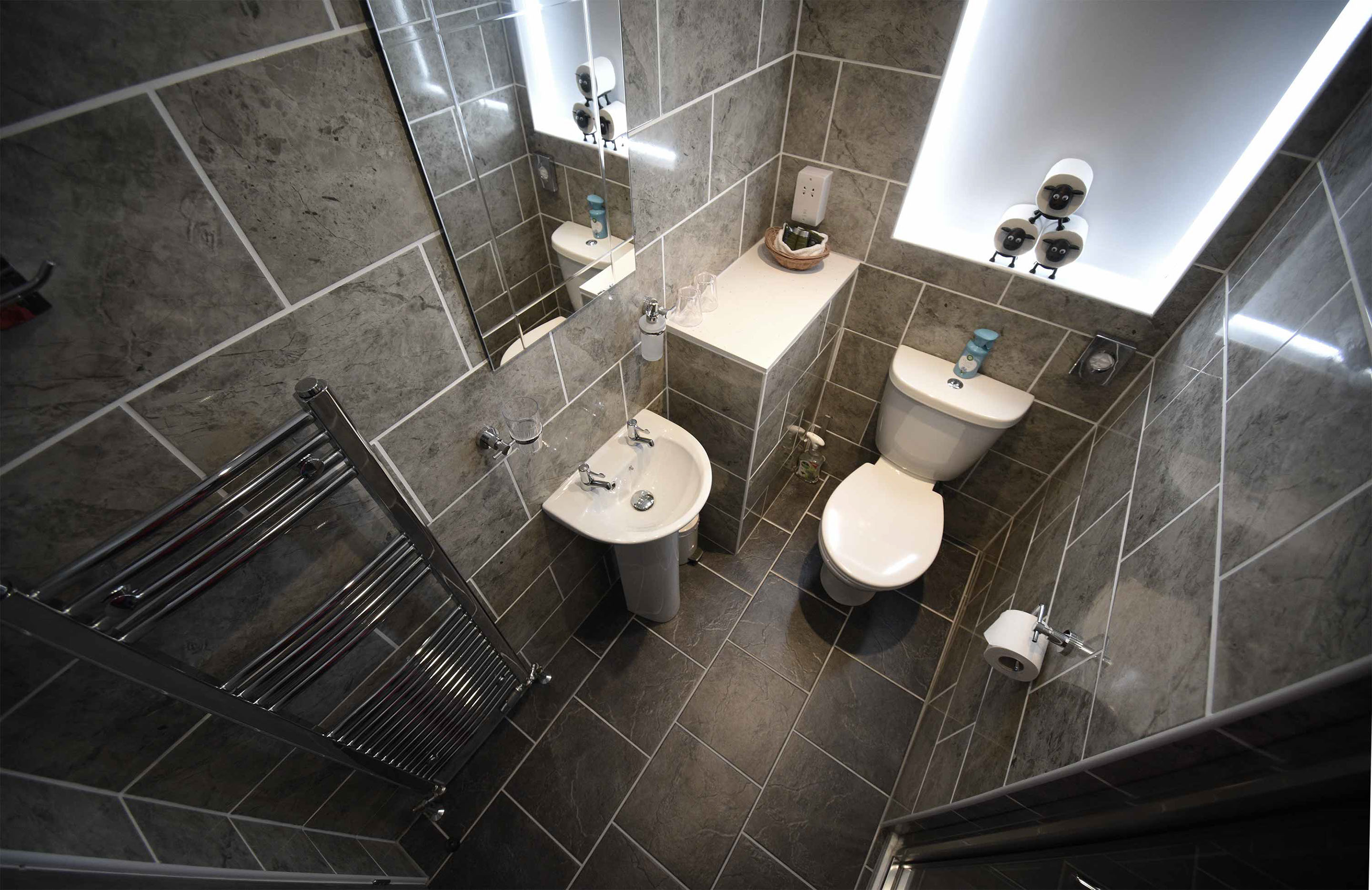 Taransay House Luxury Bed and breakfast contains a spacious restaurant with fresh seafood and great Scottish Cuisine