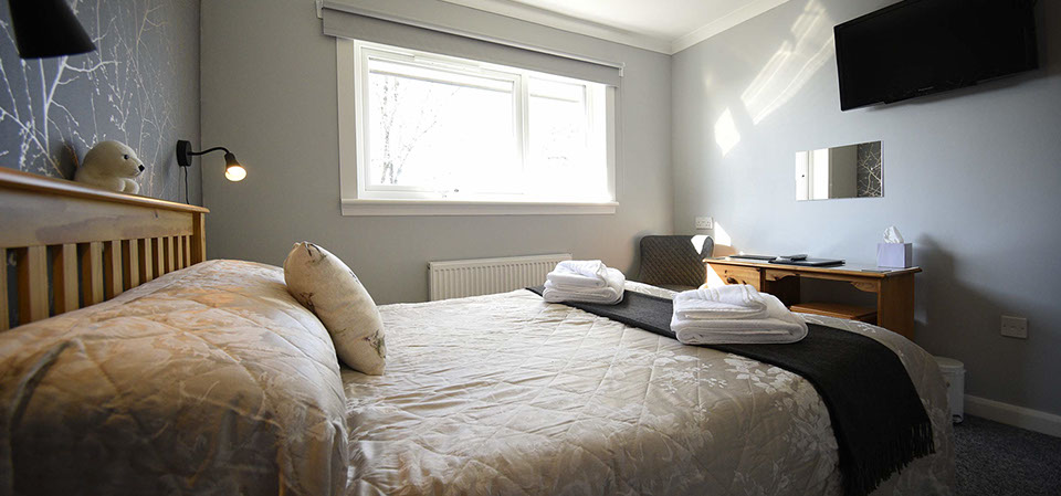 Thistle Dubh Dandy contains a comfortable double bed with widescreen TV and WIFI internet