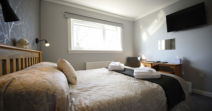 Thistle Dubh Dandy contains a comfortable double bed with widescreen TV and WIFI internet