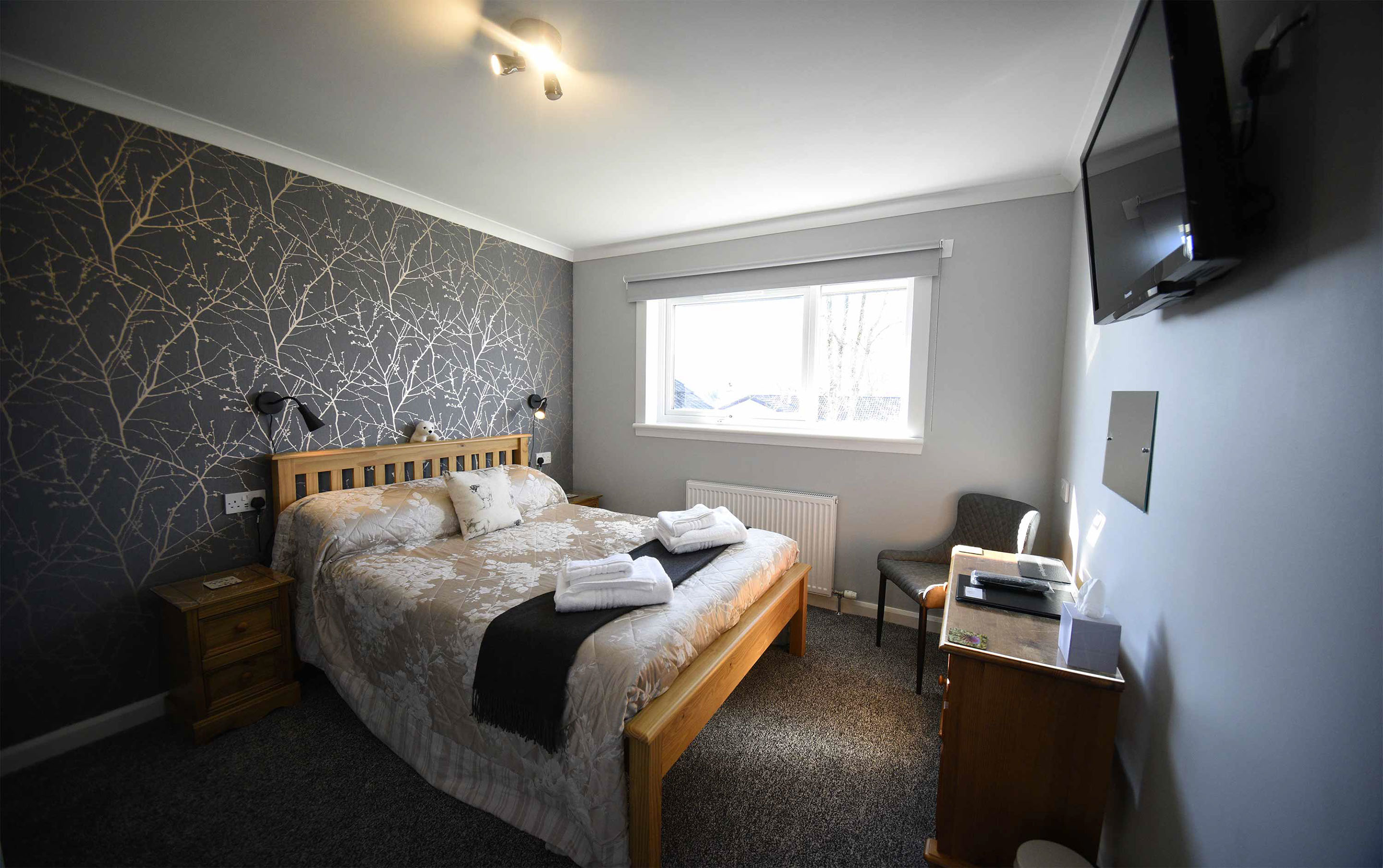 Our Luxury Guest House Accommodation in Portrer contains spacious modern en suite bathrooms